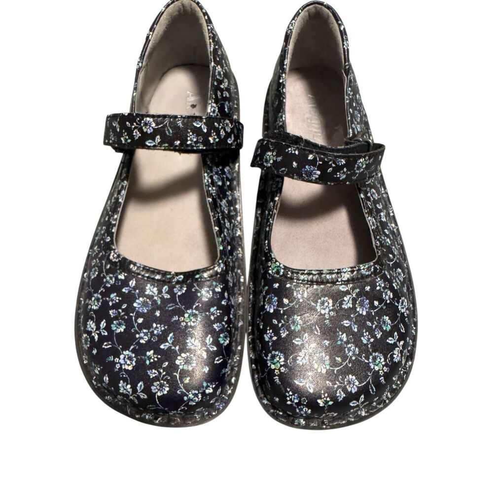 Allegra women’s shoes (41) 10.5 blue floral - EUC